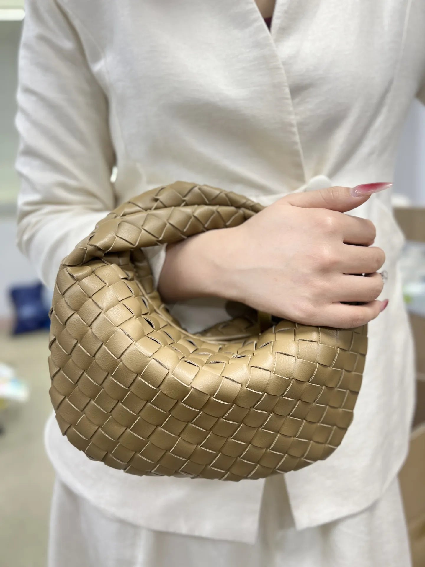 Woven Leather Hobo Bag | Intrecciato Pattern Design
