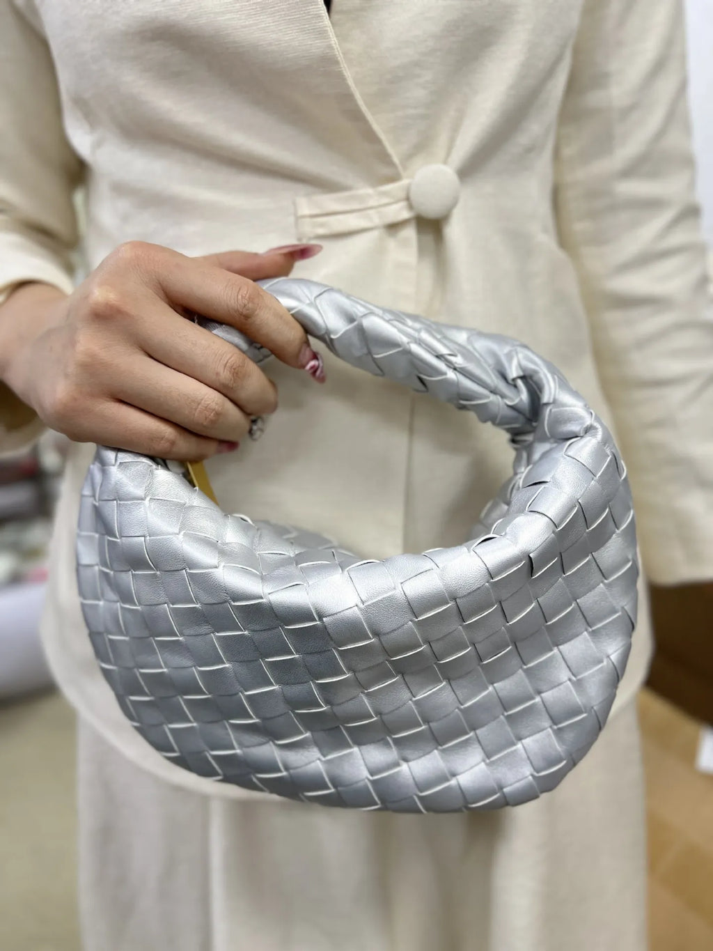 Woven Leather Hobo Bag | Intrecciato Pattern Design