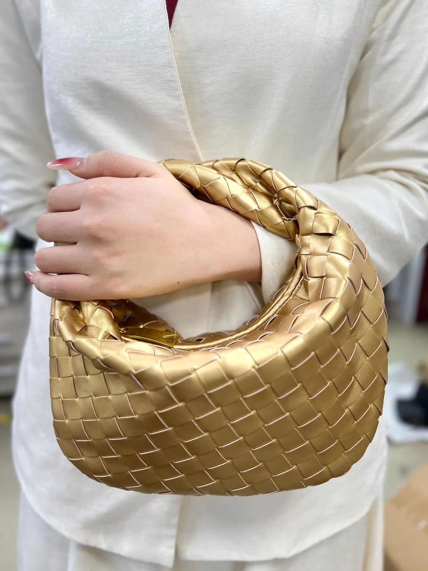Woven Leather Hobo Bag | Intrecciato Pattern Design